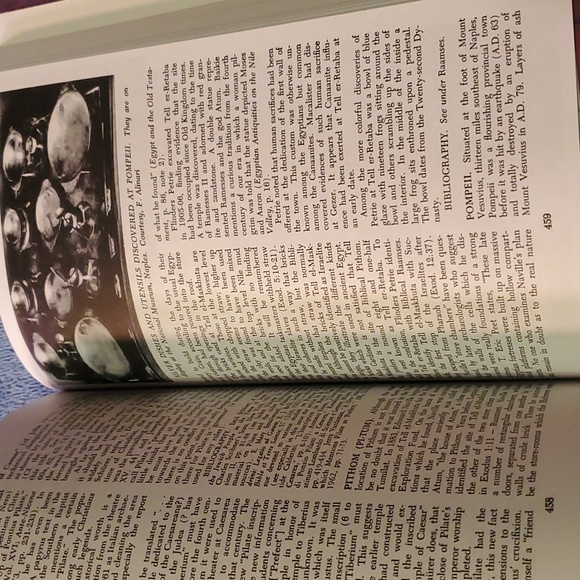 Dictionary of biblical archaeology - Picture 5 of 7